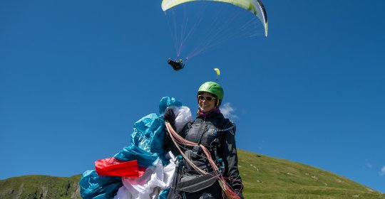 Willkommen in der Welt des freien Fluges! Unser Versprechen: Intensivste Ausbildung, fokussiert und sicher zum Ziel.
Dein Commitment: 5 Tage ortsunabhängig und leistungsorientiert lernen.