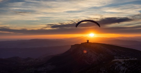 Ager ist bekannt für sensationell schöne Sonnenuntergänge und Soaringbedingungen bis zum Eindunkeln.