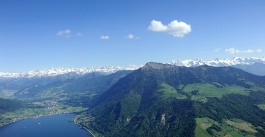 Das Trainingsgelände: Rigi und links davon am Gestade des Zugersees Arth, wo wir landen.