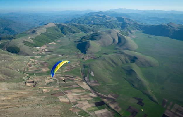 gleitschirmreisen castelluccio small paraworld ch 1 2